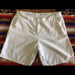 GAP Boyfriend Roll-up Linen/Cotton Shorts